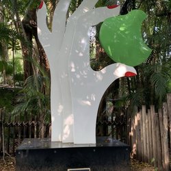 Palm Beach Zoo - Sculpture on loan to the Zoo from Edwina Sands, the granddaughter of Winston Churchill.