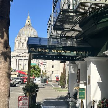 Dingles Public House - Gastropubs Near Me - San Francisco, California