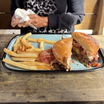 Tarpon Point Grill and Marina - Avocado Bacon Burger - Seafood Near Me - Venice, Florida Tarpon Point Grill and Marina - Avocado Bacon Burger - Seafood Near Me - Venice, Florida