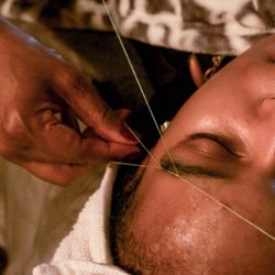Eyes On me Beauty Bar by Kiki - Threading