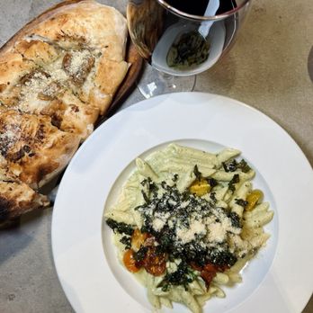 Veganlitaly - Alfredo Pasta, Garlic Bread and vino - Vegan Near Me - Coral Gables, Florida Veganlitaly - Alfredo Pasta, Garlic Bread and vino - Vegan Near Me - Coral Gables, Florida
