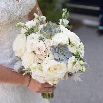 Calluna Fine Flowers and Gifts - Bride bouquet - Florists Near Me - Ogunquit, Maine