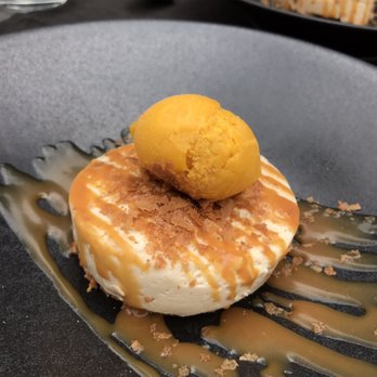 Le Petit Paris - Cheescake mit Caramel beur de sel und Mango Sorbet - super lecker - French Near Me - Mulhouse, 68