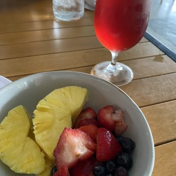 Calusa - Fresh fruit and juice with the breakfast buffet - American Near Me - Key Largo, Florida