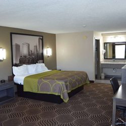 Super 8 by Wyndham Huntersville/Charlotte Area - Guest room