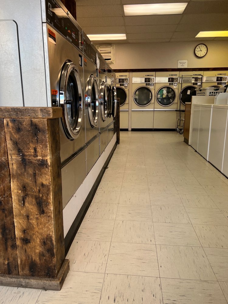 FOURTH STREET LAUNDROMAT Updated August 2024 547 W 4th St