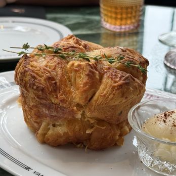 Pinky's By Vanderpump - Pull apart bread - Cocktail Bars Near Me - Las Vegas, Nevada