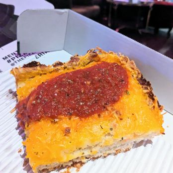 DTown Pizzeria - '1946' pizza (vegan cheese, marinara, and oregano, hold the parm) an absolute delight 10/10 - Pizza Near Me - Canoga Park, California