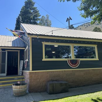 Basin Cafe - Exterior and garden you can enjoy while eating - Burgers Near Me - Lee Vining, California Basin Cafe - Exterior and garden you can enjoy while eating - Burgers Near Me - Lee Vining, California