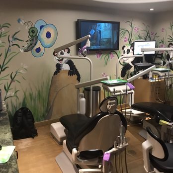 Janelle Holden, DDS - Exam room - Pediatric Dentists Near Me - Manhattan Beach, California Janelle Holden, DDS - Exam room - Pediatric Dentists Near Me - Manhattan Beach, California