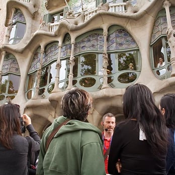 Runner Bean Tours - Gaudi Free Walking Tour (Barcelona) - Historical Tours Near Me - Barcelona, B Runner Bean Tours - Gaudi Free Walking Tour (Barcelona) - Historical Tours Near Me - Barcelona, B
