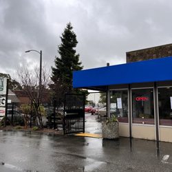 Redwood Cafe - Corner spot diner- hee