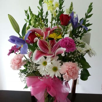 Sarah's Flowers - Mother's day bouquet, using florist's choice option - Florists Near Me - Fullerton, California Sarah's Flowers - Mother's day bouquet, using florist's choice option - Florists Near Me - Fullerton, California