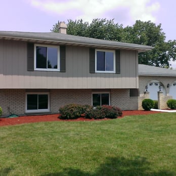 Durane's Landscaping - the front of a house - Landscaping Near Me - Woodridge, Illinois Durane's Landscaping - the front of a house - Landscaping Near Me - Woodridge, Illinois