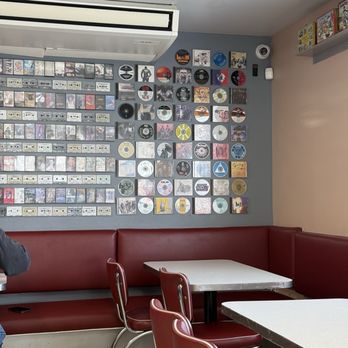 Oasis Diner - Sitting area - Diners Near Me - Plainfield, Indiana