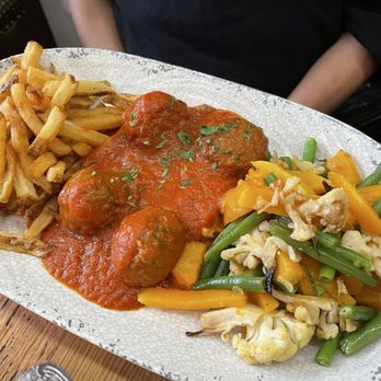 Ella Social - Tapas/Small Plates Near Me - New York, New York