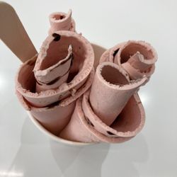 Scoop n Roll - Tasty strawberry, banana & chocolate combo