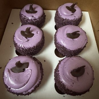 Isabella's Cupcakes & More - Ube tres leches - Cupcakes Near Me - Riverside, California