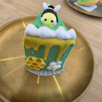 Fancy Flavors - Vanilla cake with mango cream - Macarons Near Me - San Jose, California Fancy Flavors - Vanilla cake with mango cream - Macarons Near Me - San Jose, California
