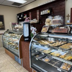Reinicio Bakery - Fridge with the goodies