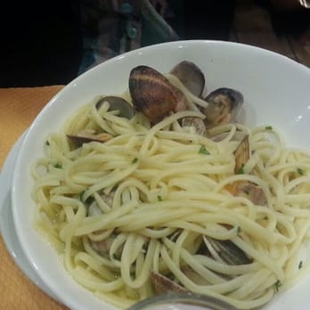 Pizza Vesuvio Georges V - clam pasta - Pizza Near Me - Paris, 75 Pizza Vesuvio Georges V - clam pasta - Pizza Near Me - Paris, 75