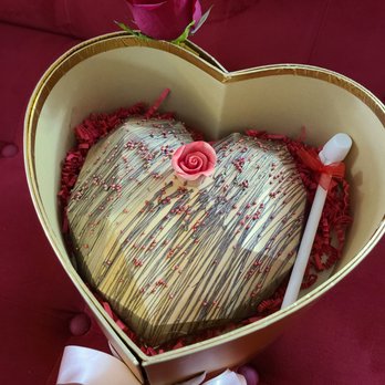 Dipped By Nisha - Anniversary luxury gift box of dark chocolate, strawberries and brownies. - Patisserie/Cake Shop Near Me