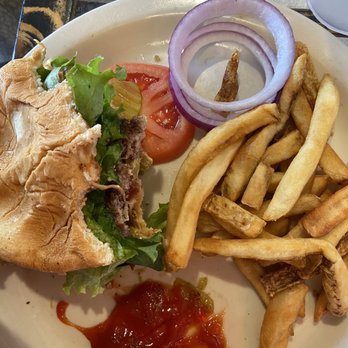 Alto Cafe - Hamburger with cheese bacon and green Chile - American Near Me - Alto, New Mexico