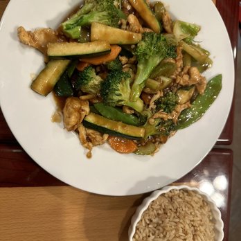 Four Seasons - Chicken with mixed vegetables and fried rice. Yummy! - Chinese Near Me - Leander, Texas