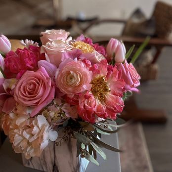 River Oaks Flower House - Florists Near Me - Houston, Texas River Oaks Flower House - Florists Near Me - Houston, Texas