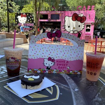 Hello Kitty Cafe - Yummy Thai tea and strawberry lemonade - Desserts Near Me - Las Vegas, Nevada