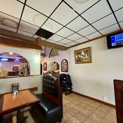 Elena’s Mexican Grill - Empty wall where salsa bar used to be