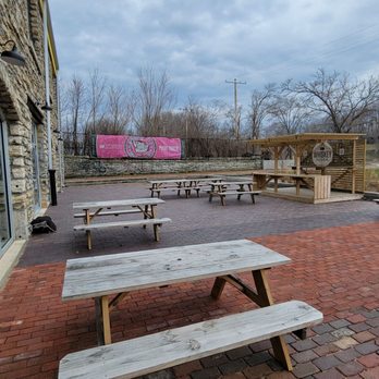 Vine Street Brewing - Patio and Main Stage - Breweries Near Me - Kansas City, Missouri Vine Street Brewing - Patio and Main Stage - Breweries Near Me - Kansas City, Missouri