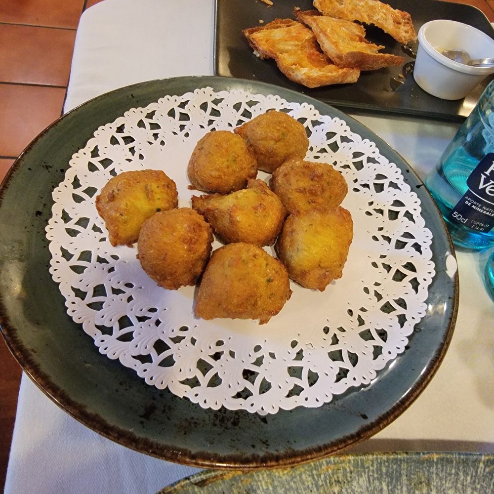 Racó de la Vila - cod bunuelos (fritters) - Spanish Near Me - Barcelona, B Racó de la Vila - cod bunuelos (fritters) - Spanish Near Me - Barcelona, B
