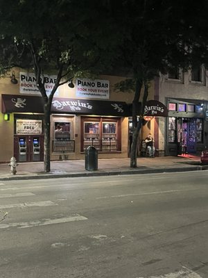 Darwin's Piano Bar by null