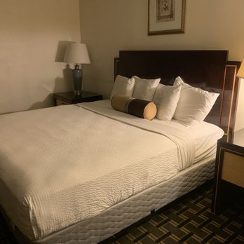 Bedford Plaza Hotel - Bedroom - Hotels Near Me - Bedford, Massachusetts Bedford Plaza Hotel - Bedroom - Hotels Near Me - Bedford, Massachusetts