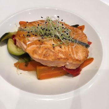Opéra Café - Salmon with slightly steamed vegetables - Cafes Near Me - Avignon, 84 Opéra Café - Salmon with slightly steamed vegetables - Cafes Near Me - Avignon, 84