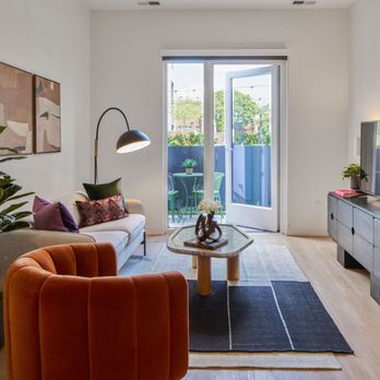 Porter - Open living rooms with patio access - Apartments Near Me - Oak Park, Illinois Porter - Open living rooms with patio access - Apartments Near Me - Oak Park, Illinois