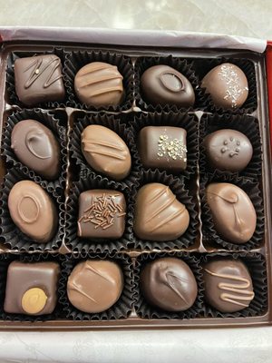 Putnam Pantry Candies, Ice Creams & Cafe by null