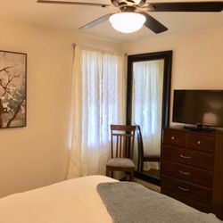 The Little Italy of Niagara Falls Bed & Breakfast - ROOM 2