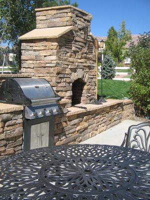 Outdoor Kitchen - Outdoor kitchen and stone embellishments