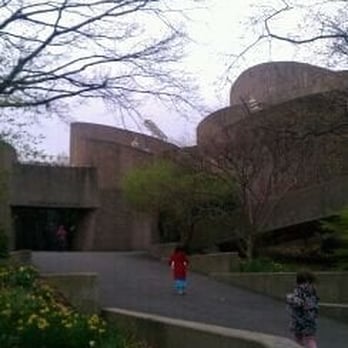 Bronx Zoo - Entrance to World of Birds - Zoos Near Me - Bronx, New York