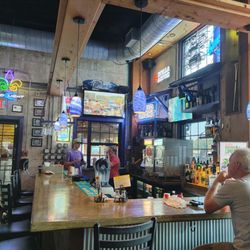 Shorty Pants Lakeside Cajun Restaurant & Marina - Great place for drinks