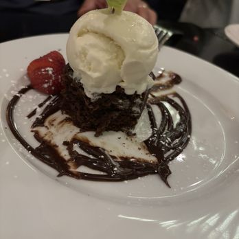 Vela Kitchen - Brownie with ice cream - New American Near Me - Pleasantville, New York