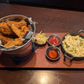 Juleps Kentucky Tavern - Fried chicken (yum!!!) - Comfort Food Near Me - Ashburn, Virginia