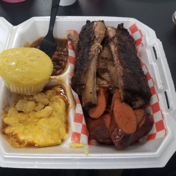 Frankie D's Bar-B-Que - 3 meat combo  2 sides Corn bread and a drink - Food Trucks Near Me