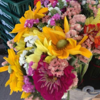 Joe's Gardens - a bunch of flowers in a vase - Nurseries & Gardening Near Me - Bellingham, Washington Joe's Gardens - a bunch of flowers in a vase - Nurseries & Gardening Near Me - Bellingham, Washington