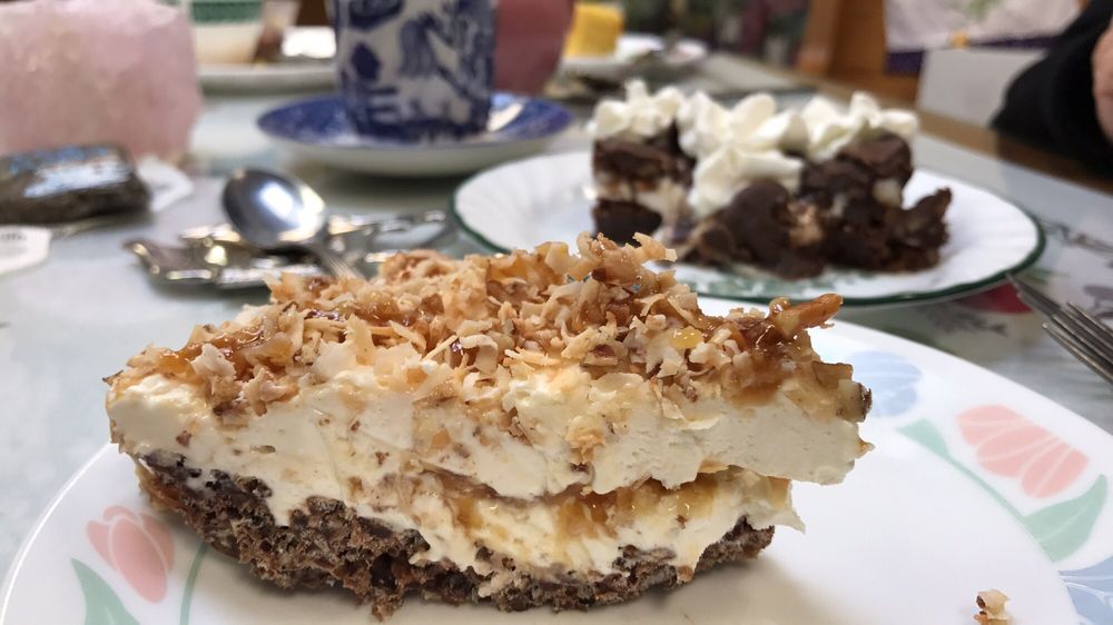 Woodgrove Antique Mall and Tea Room Logo