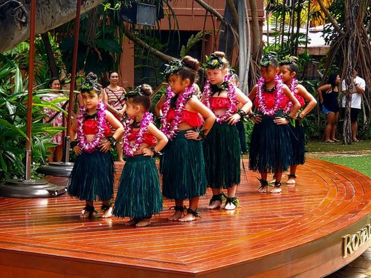 Royal Hawaiian Center by null