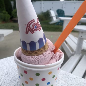 Frisbie's Dairy Barn - Strawberry ice cream - Ice Cream & Frozen Yogurt Near Me - New Britain, Connecticut