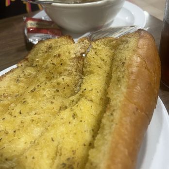 Romas Pizzeria - Minestrone soup and garlic bread - Pizza Near Me - Sacramento, California Romas Pizzeria - Minestrone soup and garlic bread - Pizza Near Me - Sacramento, California